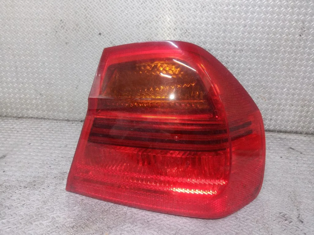 Lampa tylna w błotniku 6937458