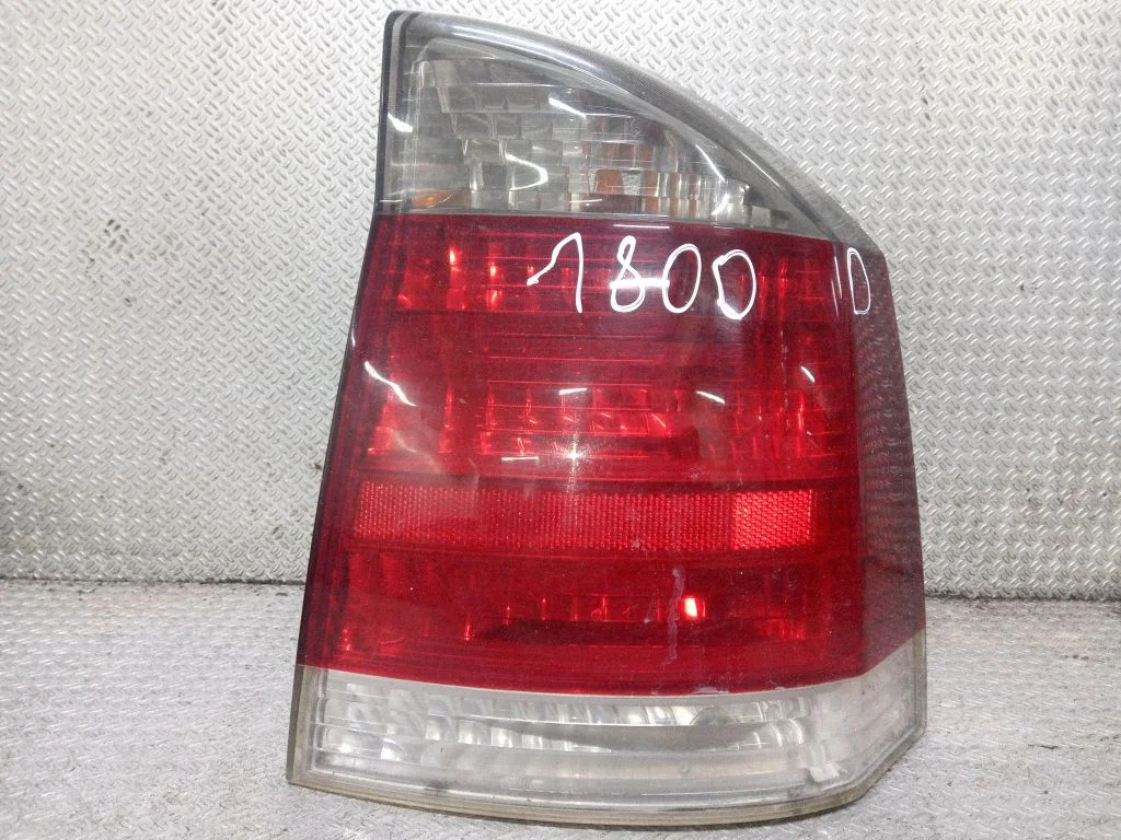Lampa tylna w błotniku – Opel Vectra C (2002-2005)
