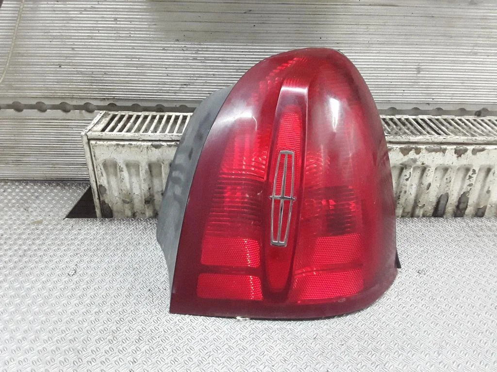 Lampa tylna w błotniku – prawa