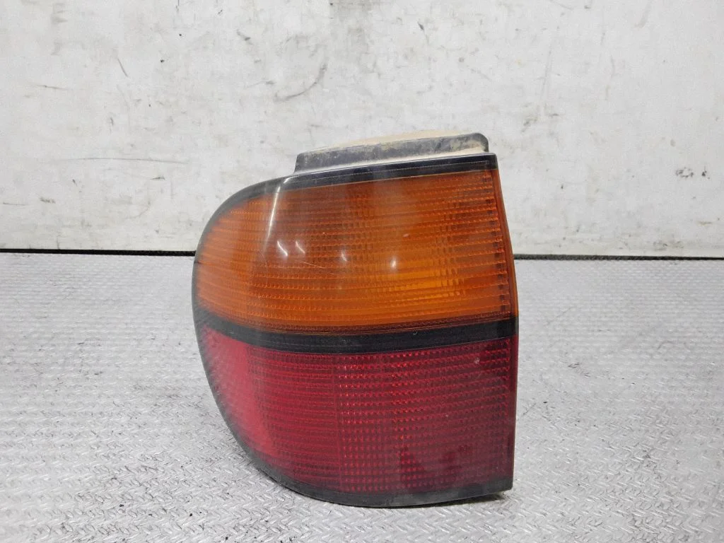 Lampa tylna w błotniku 7M0945257A