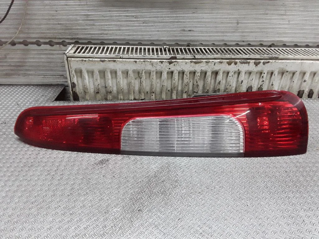 Lampa tylna w błotniku – prawa