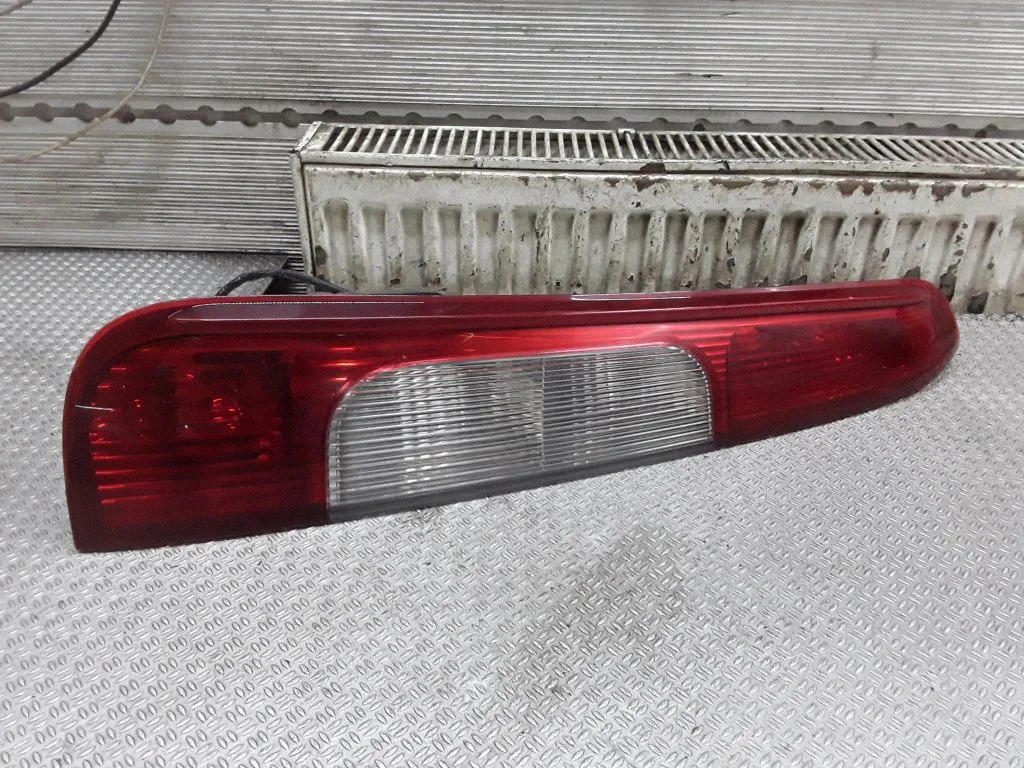 Lampa tylna w błotniku – lewa