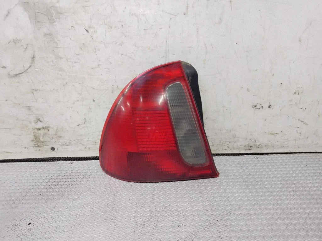 Lampa tylna w błotniku – lewa