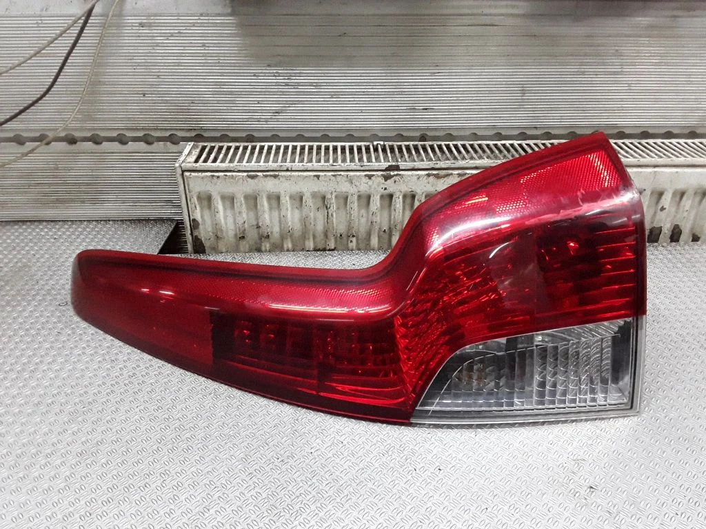 Lampa tylna w błotniku 30744542