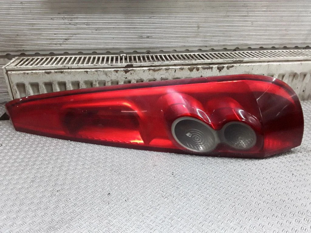 Lampa tylna w błotniku – prawa