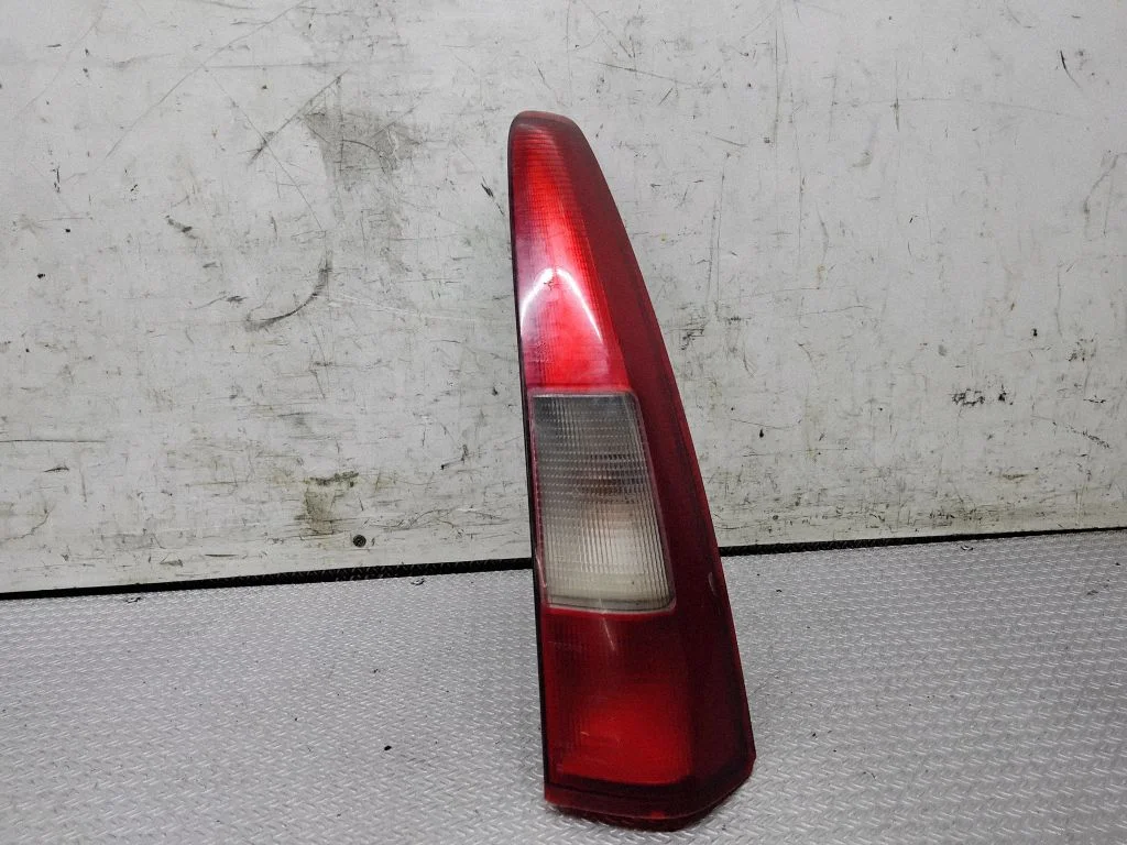 Lampa tylna w błotniku – prawa