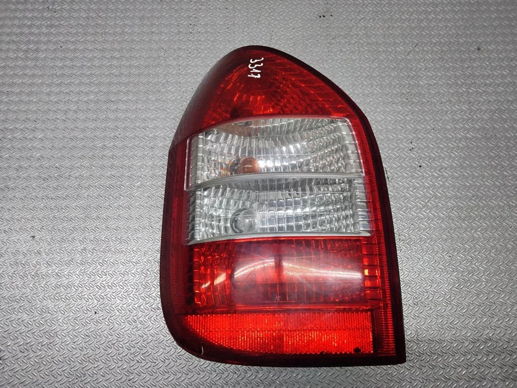 Lampa tylna w błotniku – lewa