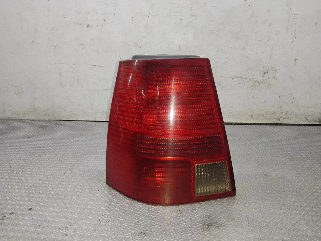 Lampa tylna w błotniku – lewa