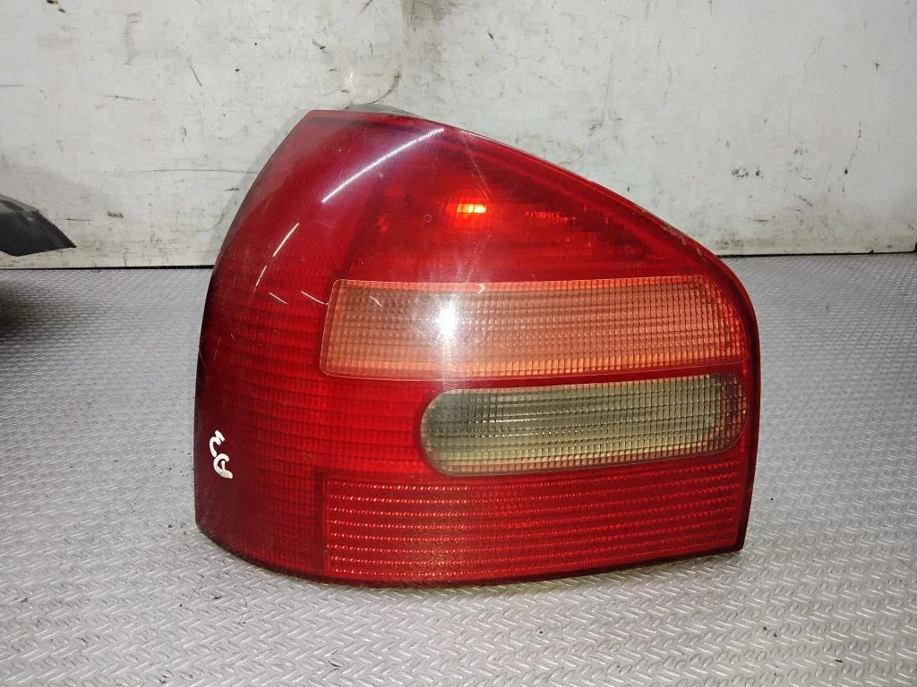 Lampa tylna w błotniku – Audi A3 S3 8L (1996-2003)