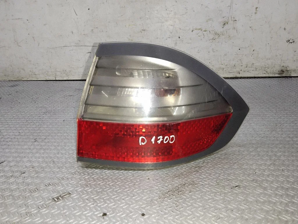 Lampa tylna w błotniku – prawa
