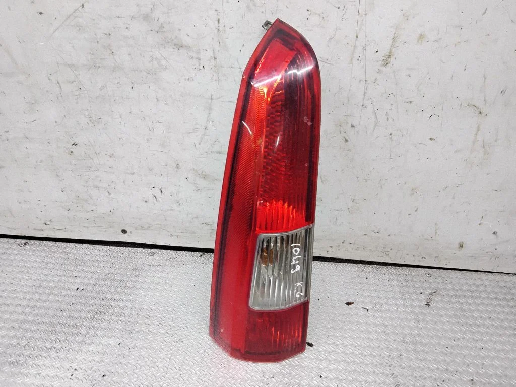 Lampa tylna w błotniku – Volvo V70 (2000-2004)