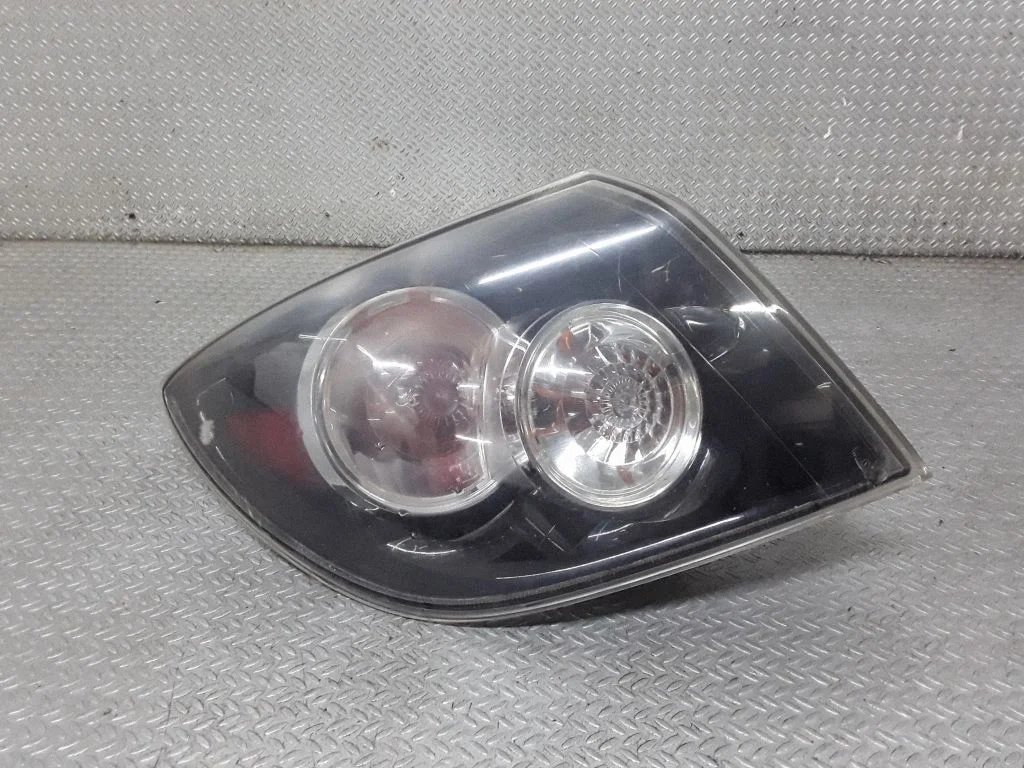 Lampa tylna w błotniku – lewa