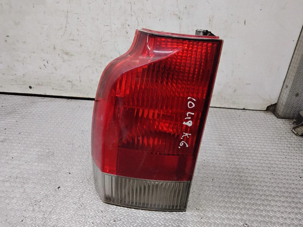Lampa tylna w błotniku 9154497