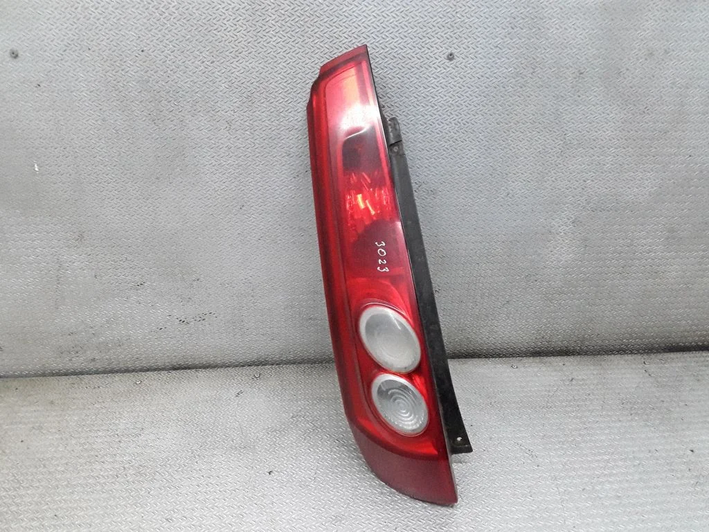 Lampa tylna w błotniku – lewa
