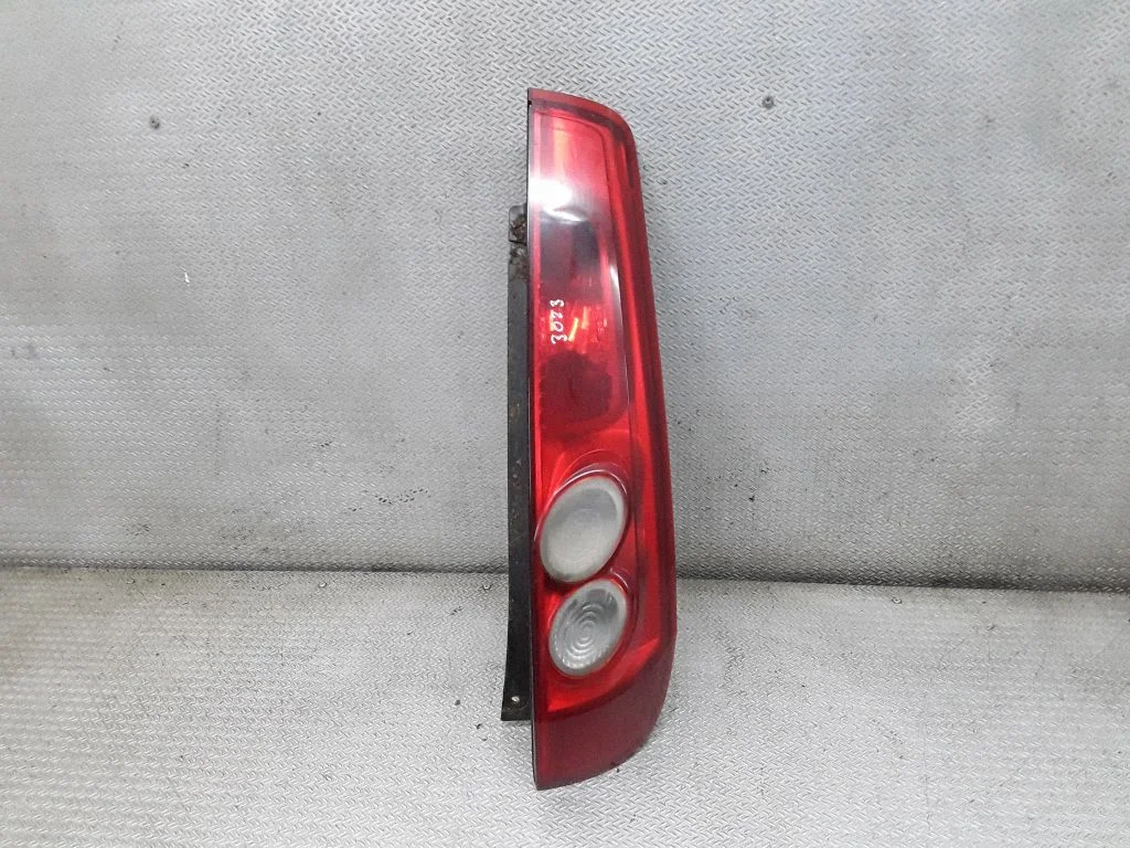 Lampa tylna w błotniku – prawa