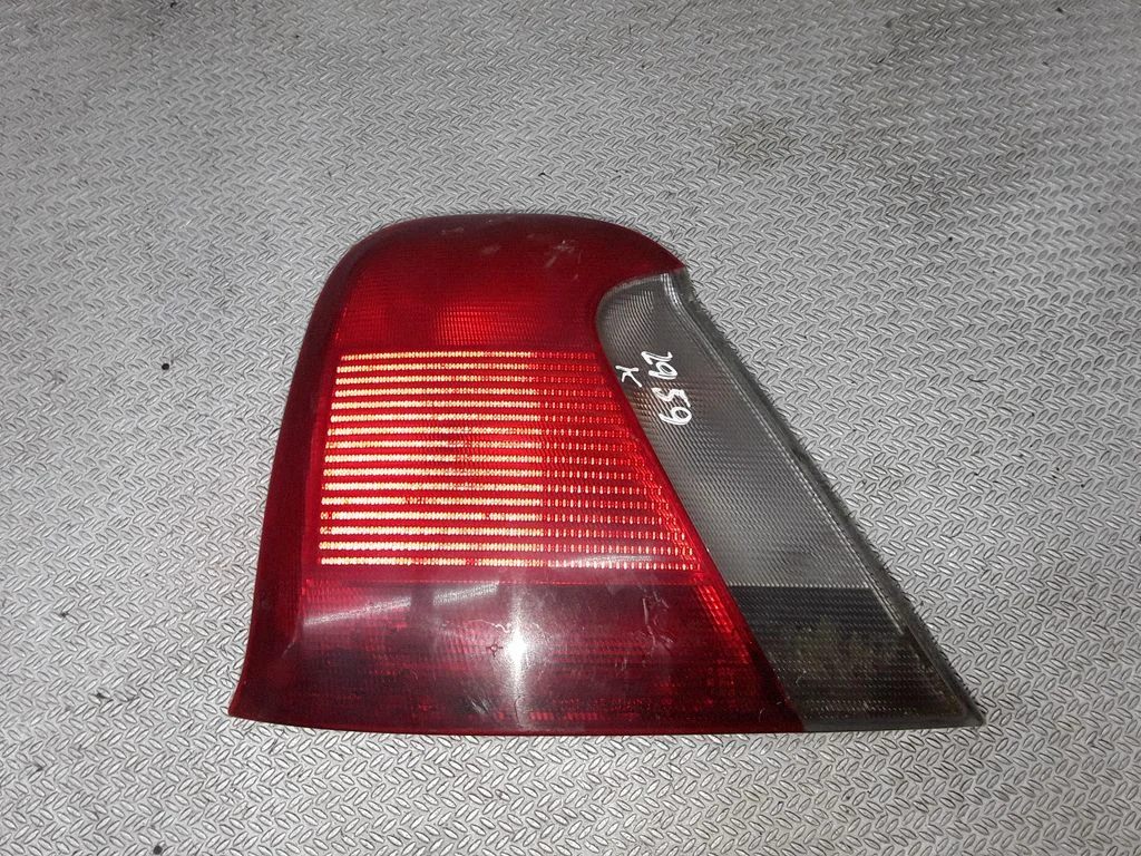 Lampa tylna w błotniku – lewa