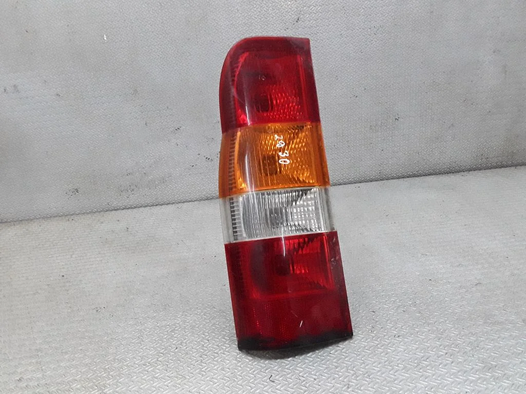 Lampa tylna w błotniku – lewa