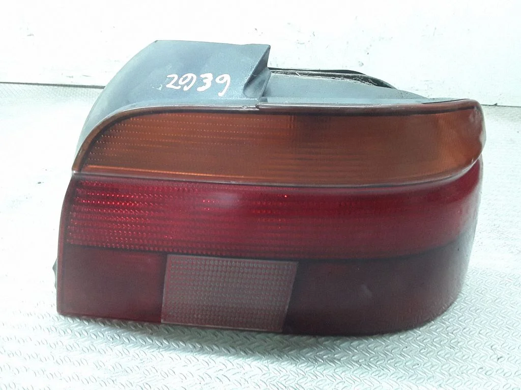 Lampa tylna w błotniku 8358031