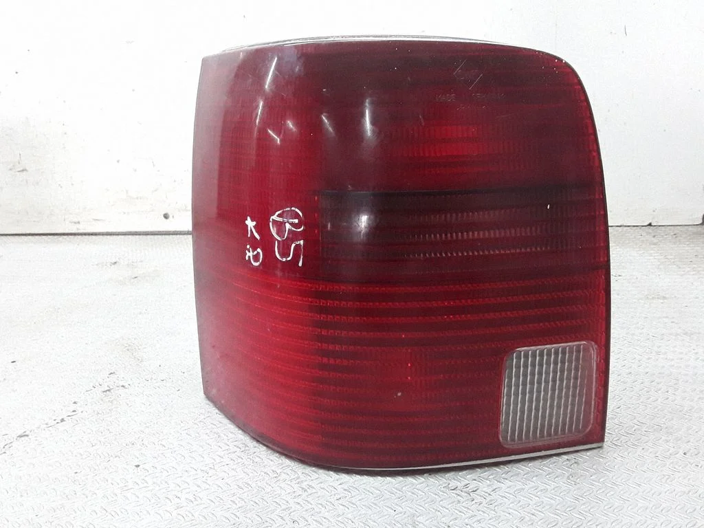 Lampa tylna w błotniku – lewa