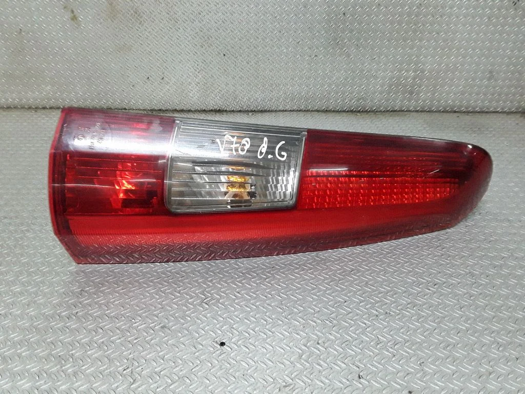 Lampa tylna w błotniku 9154494