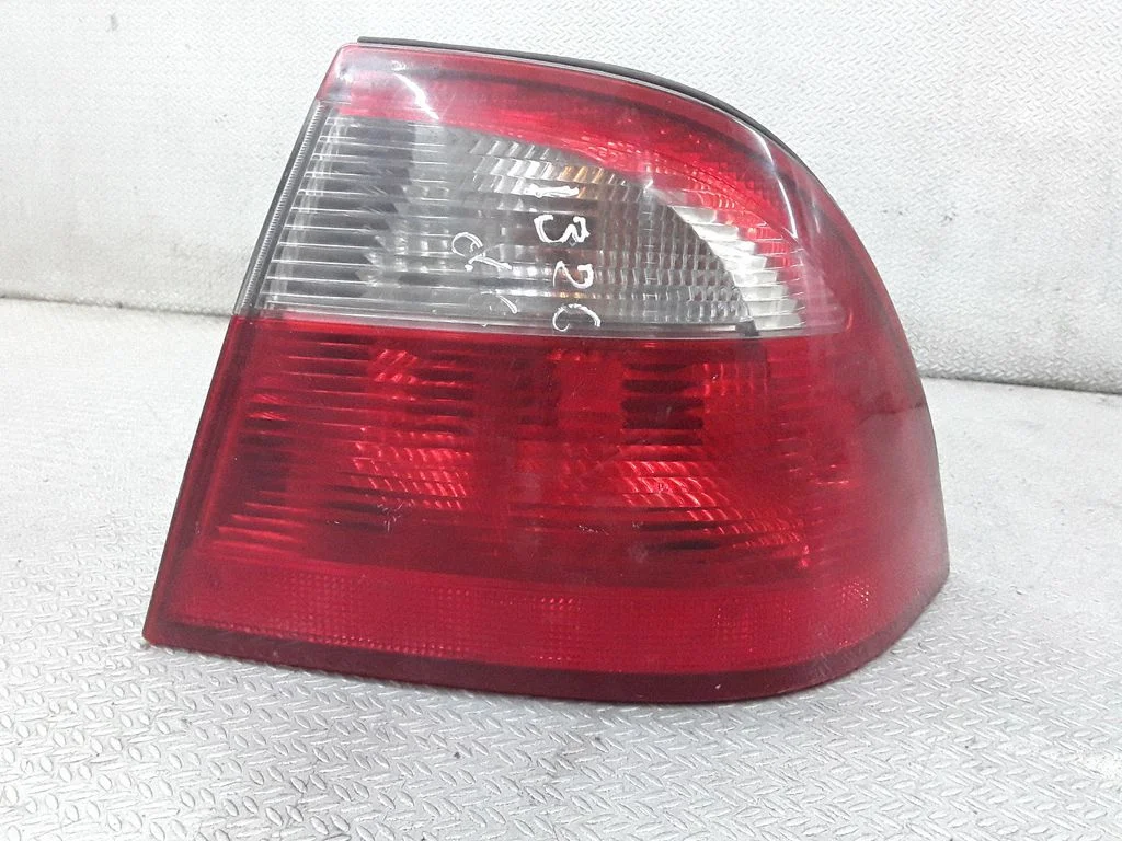 Lampa tylna w błotniku – prawa