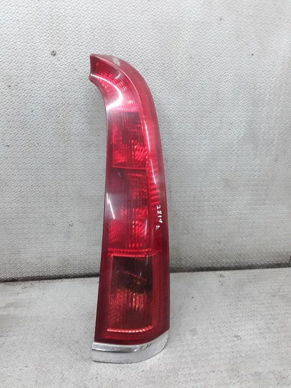 Lampa tylna w błotniku – prawa