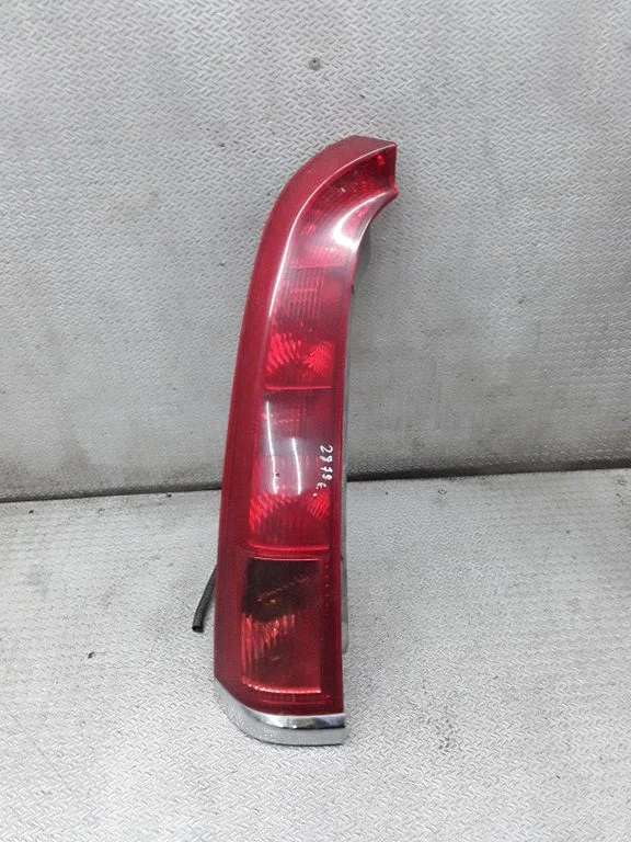 Lampa tylna w błotniku – lewa