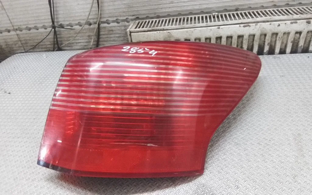 Lampa tylna w błotniku – prawy tył
