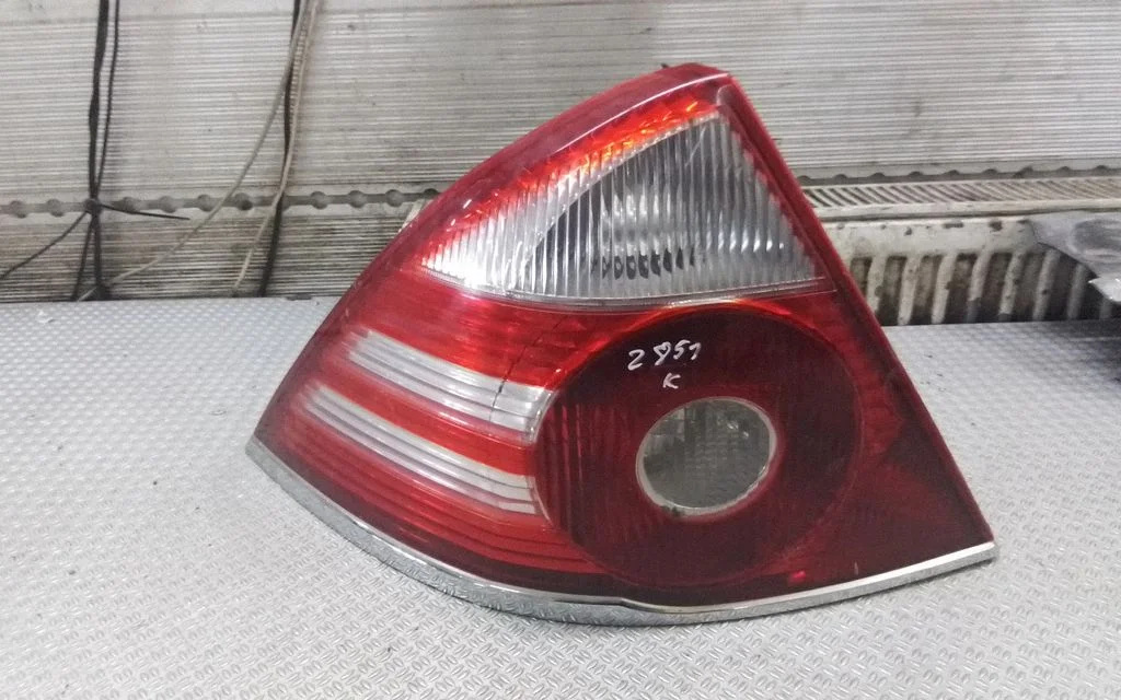 Rear/tail lights – Ford Mondeo Mk III (2000-2007)