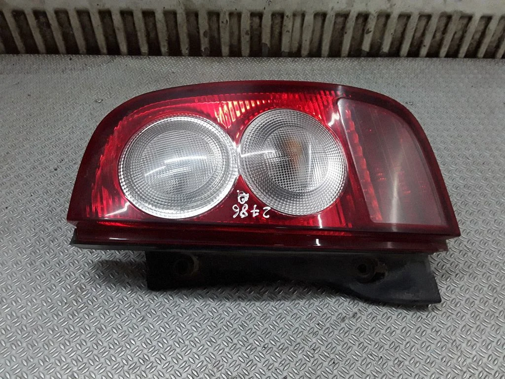 Lampa tylna w błotniku – prawa