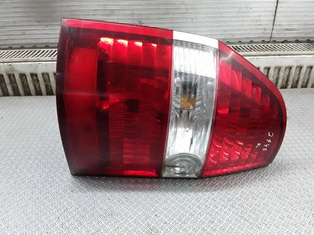 Lampa tylna w błotniku – lewa