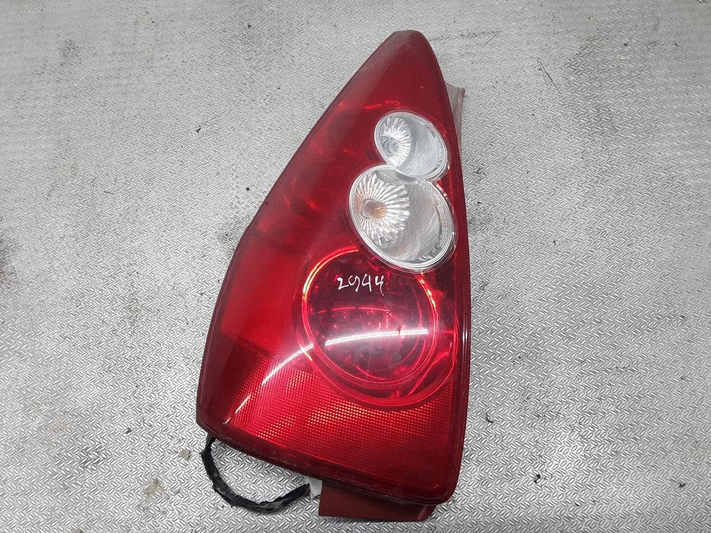 Lampa tylna w błotniku C23551160