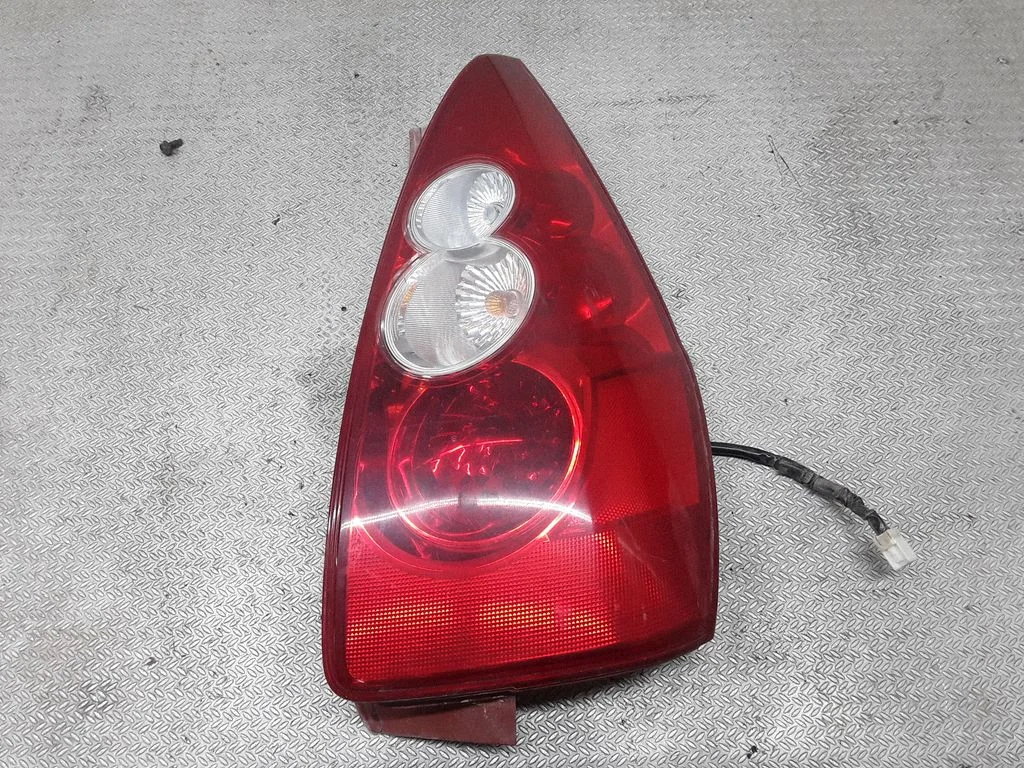 Lampa tylna w błotniku C23551150
