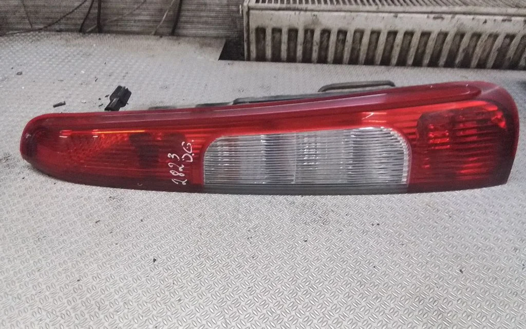 Rear/tail lights – Ford Focus C-MAX (2003-2010)