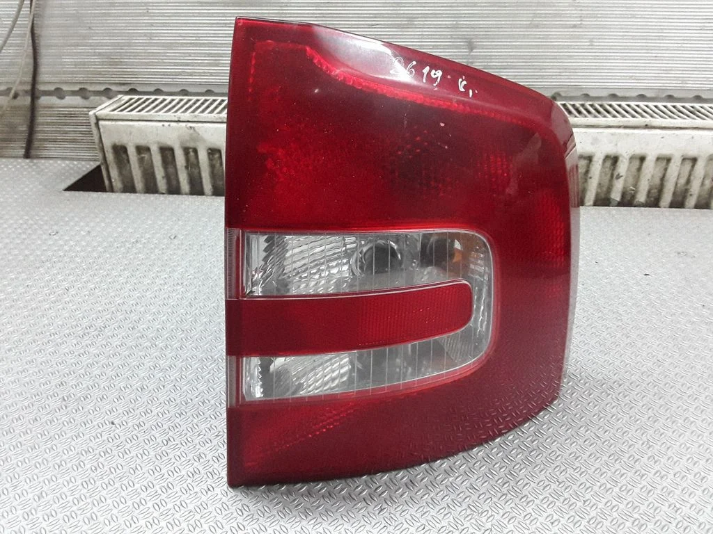 Lampa tylna w błotniku – Skoda Octavia Mk2 (1Z) (2004-2013)