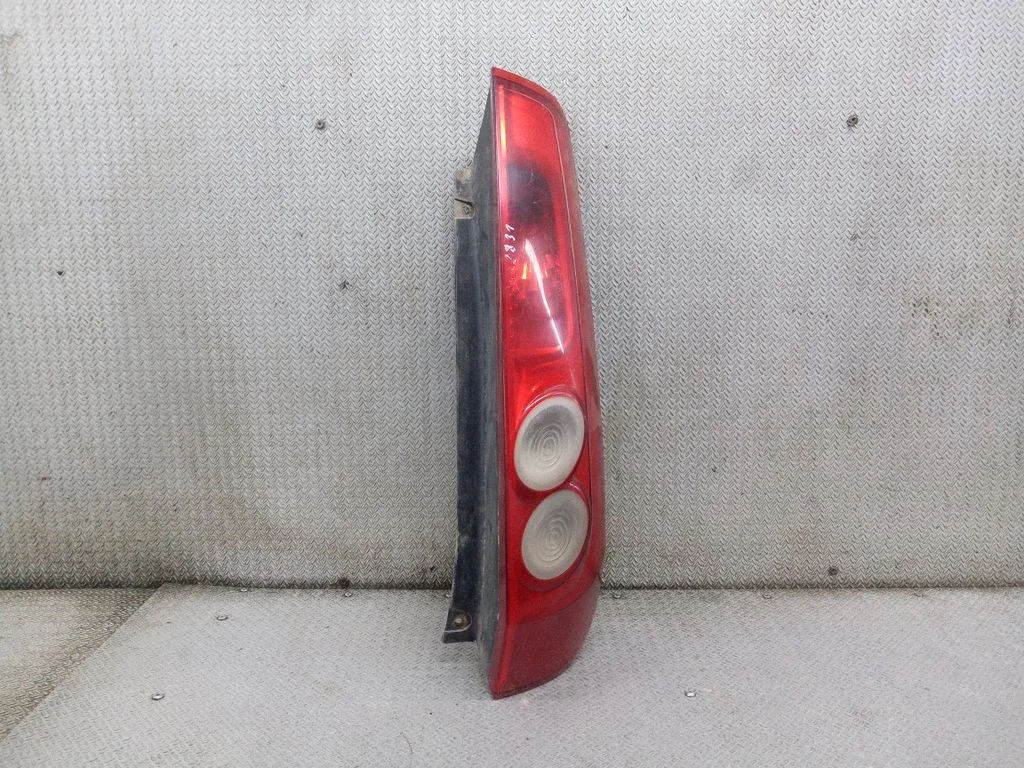 Lampa tylna w błotniku – prawa