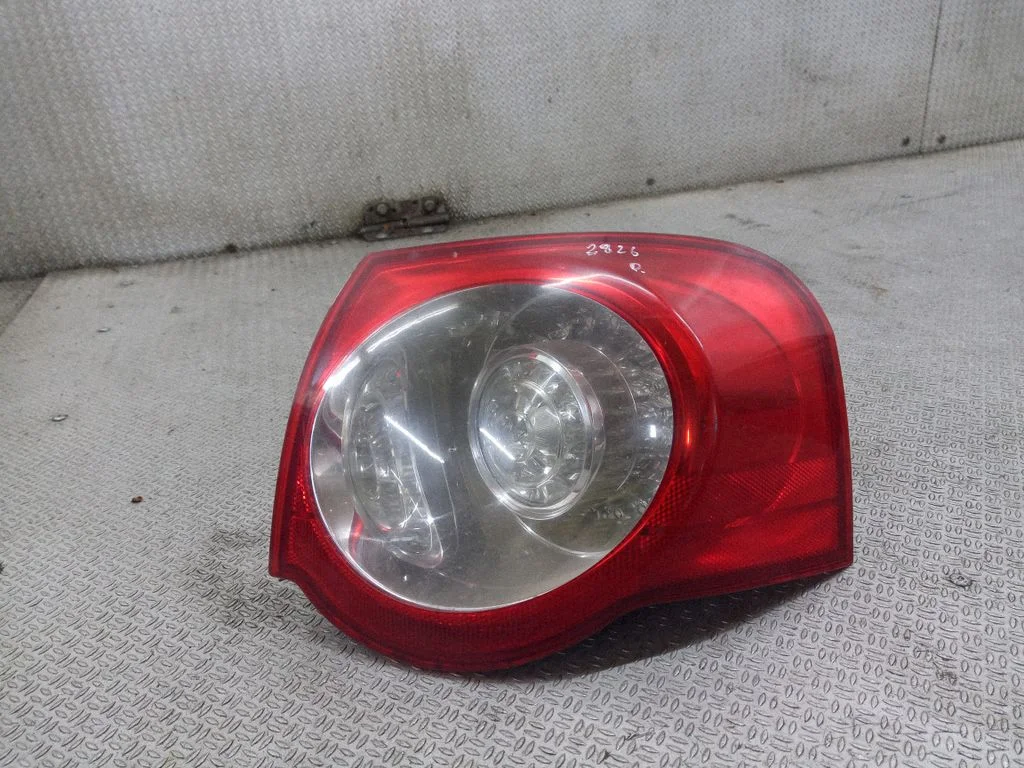 Lampa tylna w błotniku 3C9945096
