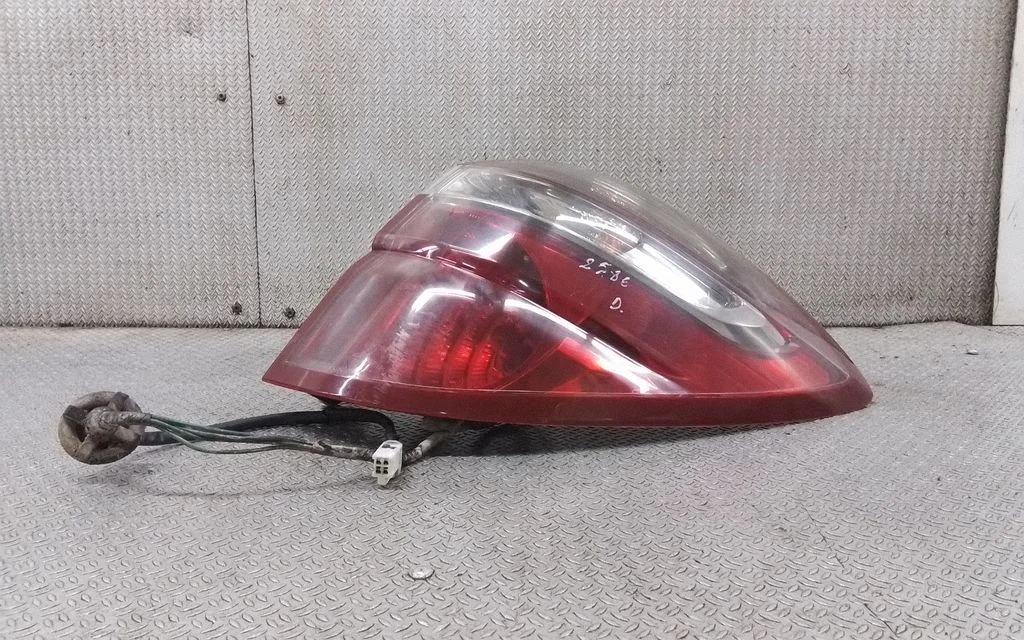 Rear/tail lights – right