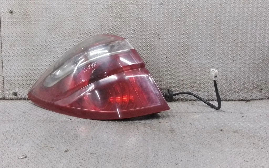 Rear/tail lights – left