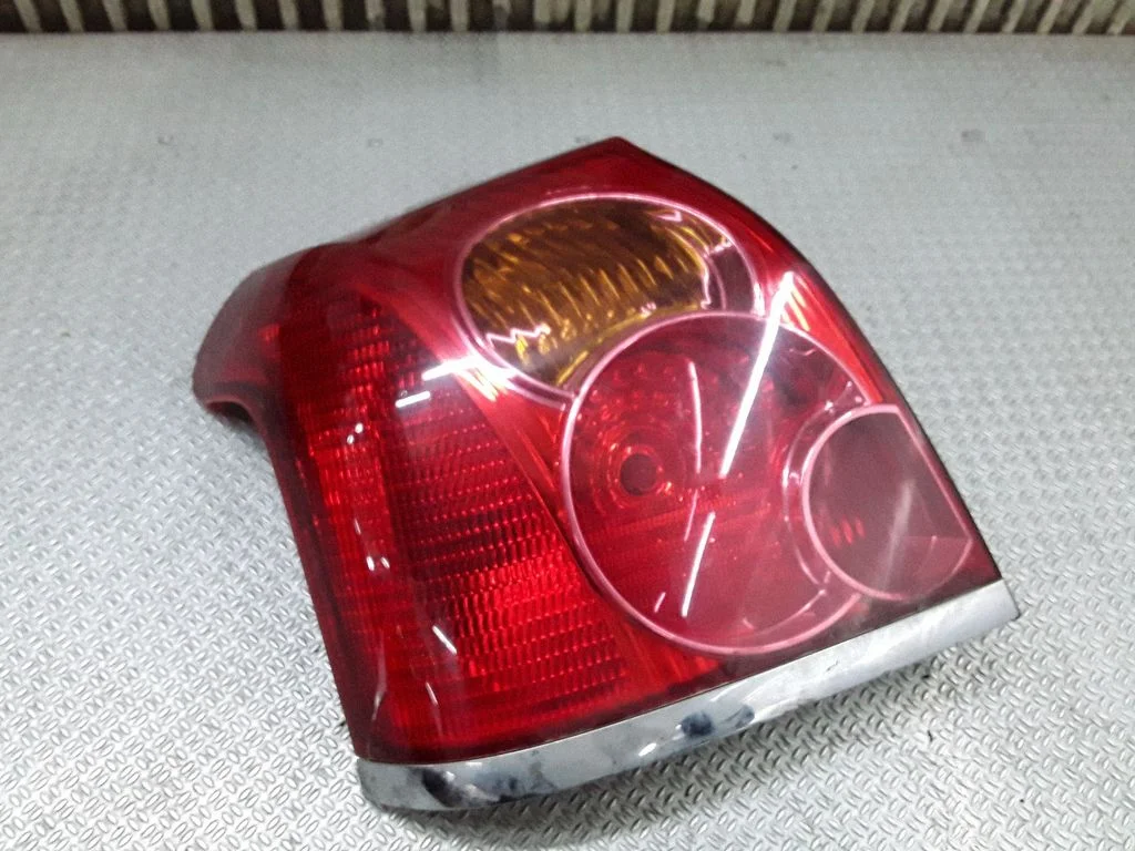 Lampa tylna w błotniku – lewa