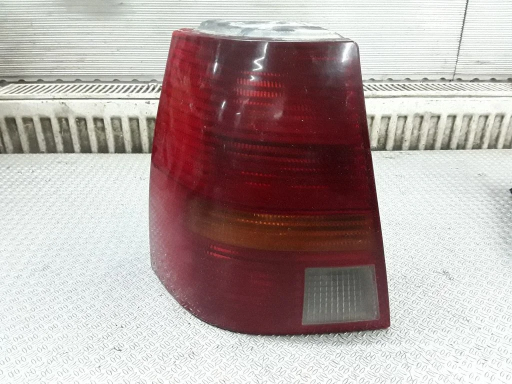 Lampa tylna w błotniku – lewa