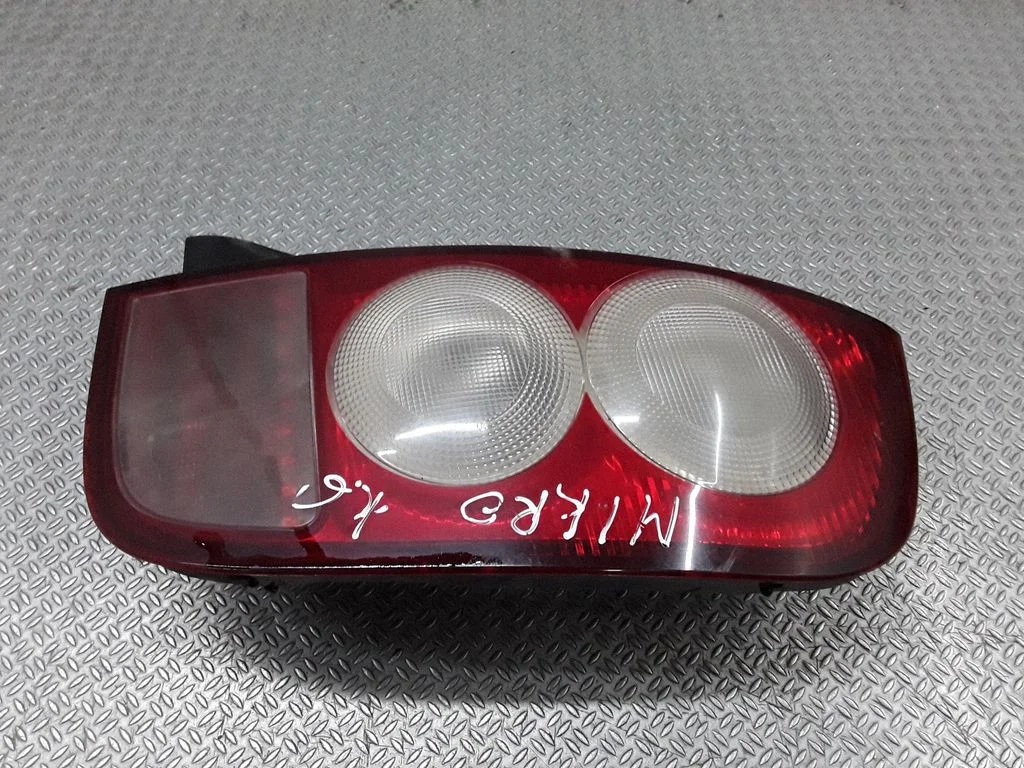 Rear/tail lights – left