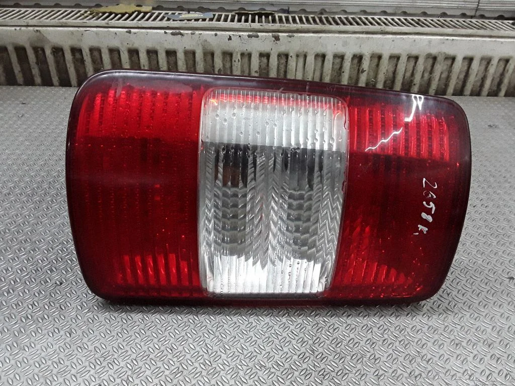 Rear/tail lights 2K0945257A