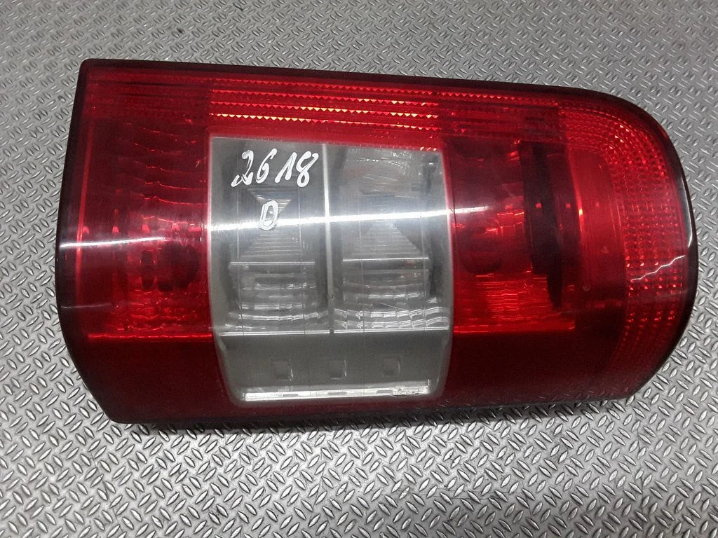 Rear/tail lights – right