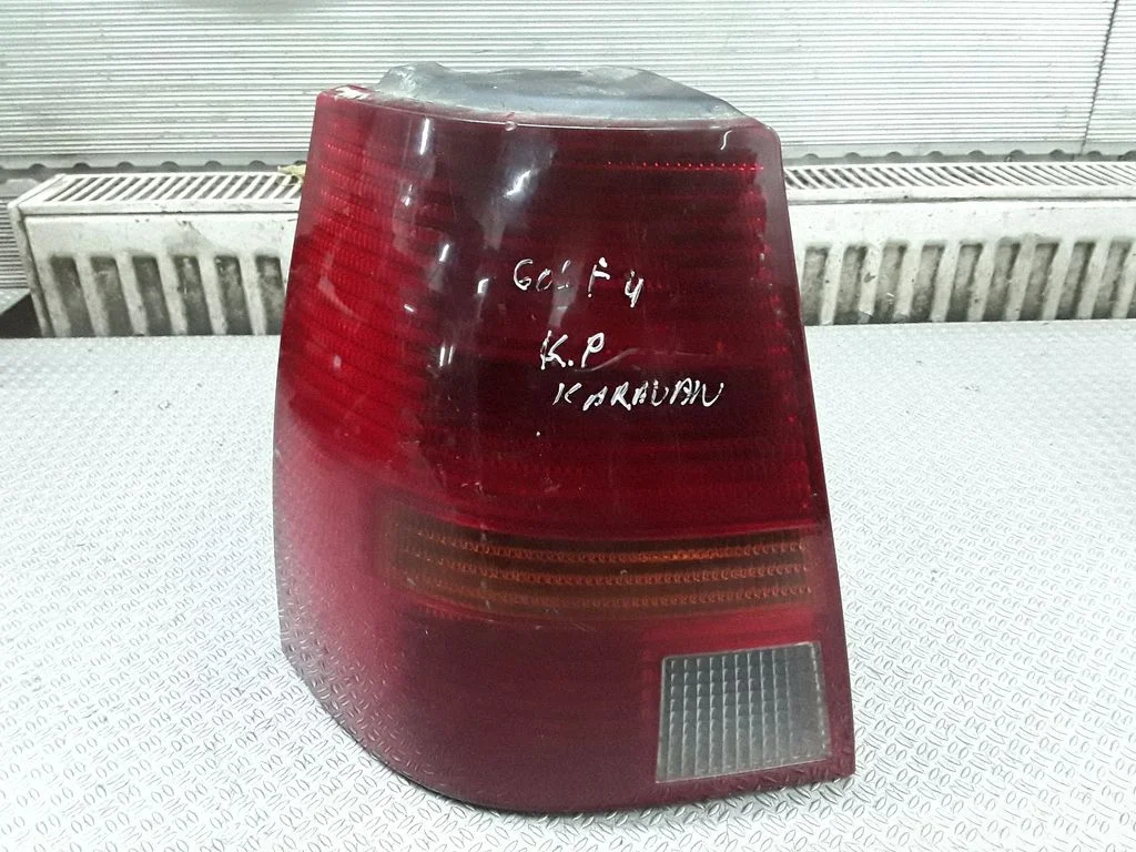 Lampa tylna w błotniku 1J9945095P