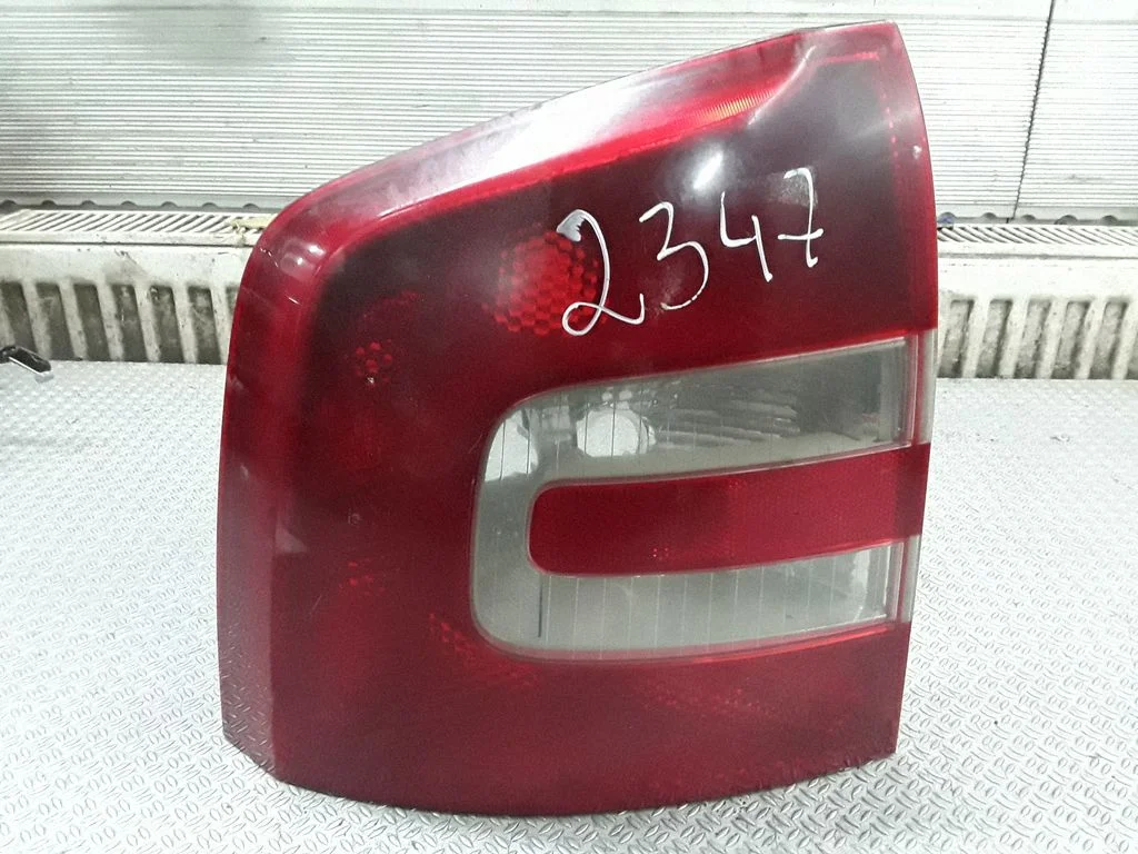 Lampa tylna w błotniku – Skoda Octavia Mk2 (1Z) (2004-2013)