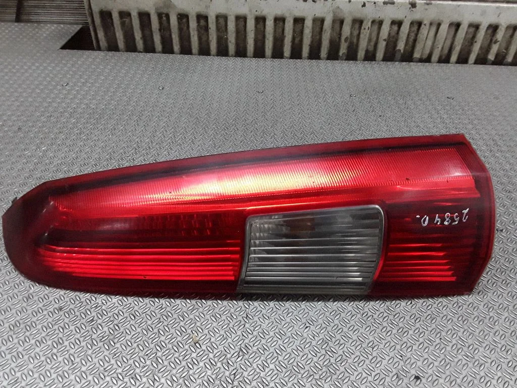 Lampa tylna w błotniku 9154494ECE