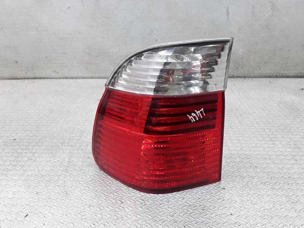 Lampa tylna w błotniku 2496339