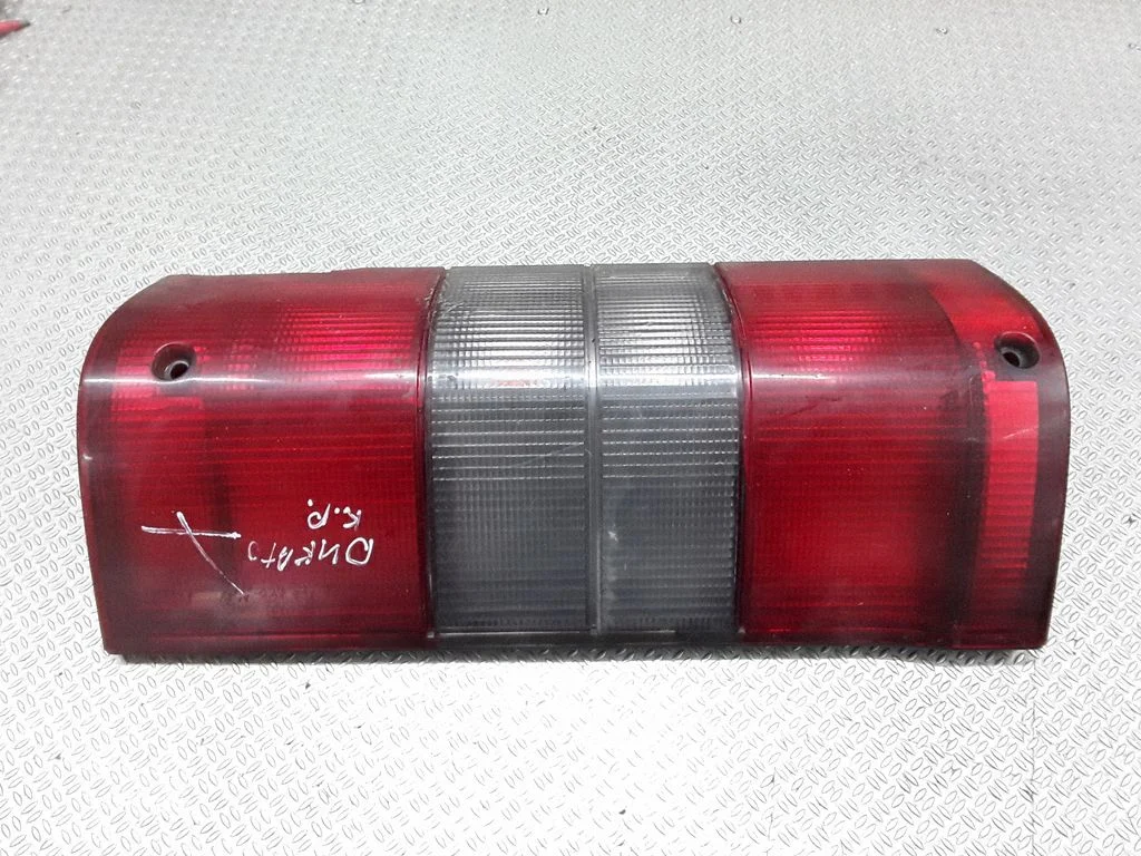 Lampa tylna w błotniku 1326359080