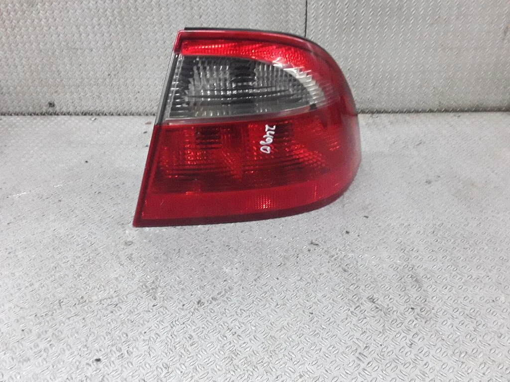 Lampa tylna w błotniku – prawa